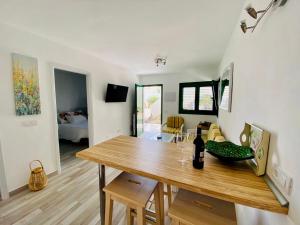 a dining room with a table and a bedroom at Lagos del cotillo in El Cotillo