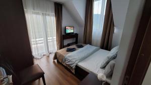 Un pat sau paturi într-o cameră la Vila Pestera