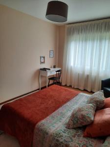A bed or beds in a room at A CASA DE TOXO