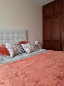 A bed or beds in a room at A CASA DE TOXO