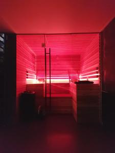 a bathroom with red lights in a room at L'écurie gîte duplex wellness in Spa
