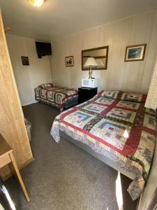 Postel nebo postele na pokoji v ubytování Denali RV Park & Motel
