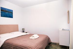A bed or beds in a room at Aria House