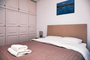 A bed or beds in a room at Aria House