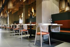 Reštaurácia alebo iné gastronomické zariadenie v ubytovaní Villa Scaduto Residence