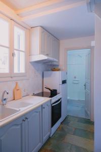 A kitchen or kitchenette at Aria House