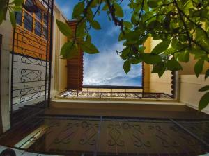 a window with a view of the sky at María Arte Hotel in San Cristóbal de Las Casas