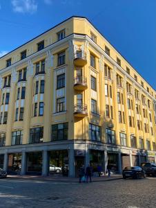 Foto da galeria de Просторная солнечная студия с круглым балконом em Vyborg