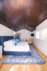 a bedroom with a large bed and a wooden ceiling at Guesthouse Charleston SOUTH 82 B in Charleston