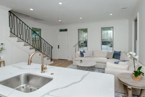 Χώρος καθιστικού στο Guesthouse Charleston WEST 242 B and C