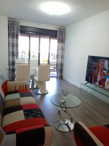 TV a/nebo společenská místnost v ubytování Boutique apartment near the beach, 1 Gbps Wi-Fi