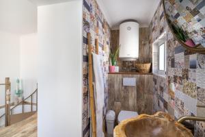 a bathroom with mosaic tiles on the wall at Casa Cachalote in Ferragudo +6 photos