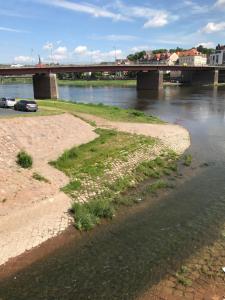 Výhled na řeku, která protéká v blízkosti apartmánu
