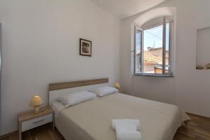 Een bed of bedden in een kamer bij Apartment Cavallo