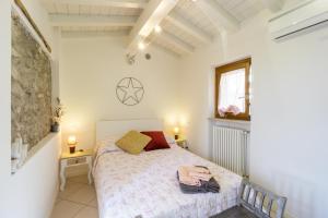 a bedroom with a bed and a window at La Casetta in Cittadella in Lonato