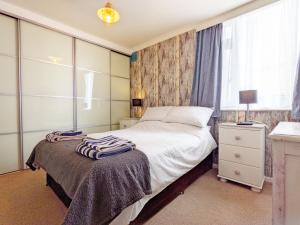 a small bedroom with a bed and a window at Stonesthrow - Bognor Regis in Bognor Regis