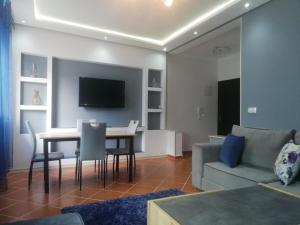 Μια τηλεόραση ή/και κέντρο ψυχαγωγίας στο Appartement Cosy Bien équipée