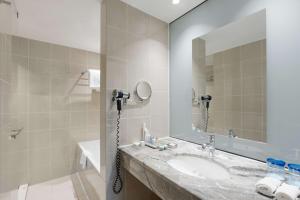 Un baño de Radisson Blu Anchorage Hotel