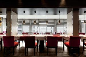 Un restaurante o sitio para comer en Radisson Blu Anchorage Hotel
