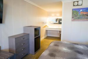 A kitchen or kitchenette at Stay Express Inn Chattanooga