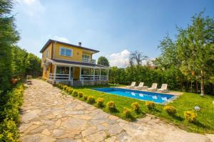 a house with a swimming pool in the yard at The Doctor's House in Sapanca