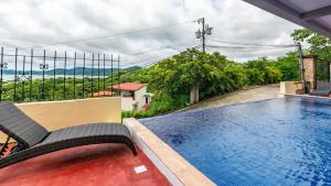 Bassein majutusasutuses 2-Bedroom Ocean-View Condo with Pool või selle lähedal
