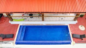 Rõdu või terrass majutusasutuses 2-Bedroom Ocean-View Condo with Pool