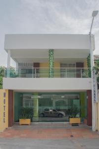 a building with a car in the window at Hotel Gixael in Santa Marta