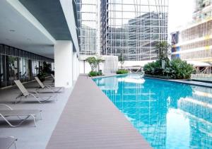 KL Gateway Premium Residences by Moka 내부 또는 인근 수영장