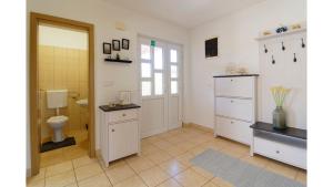 Koupelna v ubytování Holiday Home Tina by Rent Istria