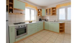 Kuchyň nebo kuchyňský kout v ubytování Holiday Home Tina by Rent Istria