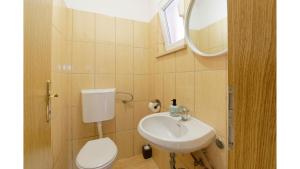 Koupelna v ubytování Holiday Home Tina by Rent Istria