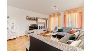 TV a/nebo společenská místnost v ubytování Holiday Home Tina by Rent Istria