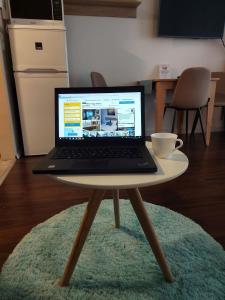 Telewizja i/lub zestaw kina domowego w obiekcie Bike & Spa Velence Apartman