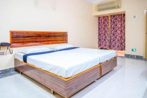 Ένα ή περισσότερα κρεβάτια σε δωμάτιο στο Hotel TamilNadu - Thanjavur