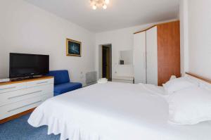 Postel nebo postele na pokoji v ubytování Apartment in Novi Vinodolski 15312