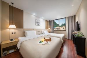 Postel nebo postele na pokoji v ubytování Meeteem Boutique Hotel