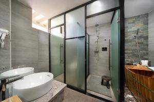 Koupelna v ubytování Meeteem Boutique Hotel