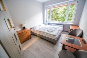 Łóżko lub łóżka w pokoju w obiekcie Willa Świerkowa