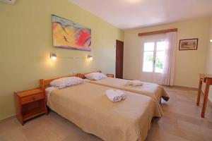 Postel nebo postele na pokoji v ubytování House Dimitri Agios Georgios Pagoi Corfu