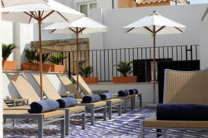 A seating area at Hotel Cort