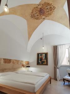 เตียงในห้องที่ Palazzo Charlie