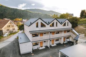Nespecifikovaný výhled na hory nebo výhled na hory při pohledu z aparthotelu
