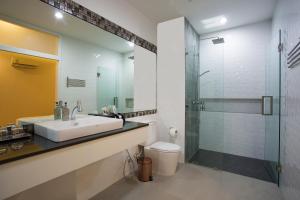 Phòng tắm tại OneLoft Hotel