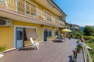 Balkón alebo terasa v ubytovaní Three-Bedroom Apartment in Crikvenica XII