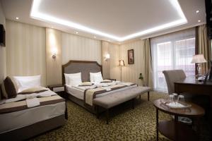 Posteľ alebo postele v izbe v ubytovaní Elixír Medical Wellness Hotel