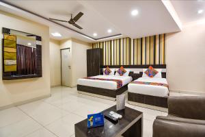 Voodi või voodid majutusasutuse FabHotel Rotano Suites - Yelahanka toas