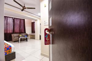 Foto Bangalore’is asuva majutusasutuse FabHotel Rotano Suites - Yelahanka galeriist