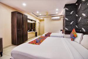 Voodi või voodid majutusasutuse FabHotel Rotano Suites - Yelahanka toas