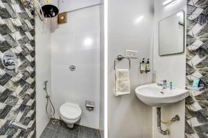 Vannituba majutusasutuses FabHotel Rotano Suites - Yelahanka